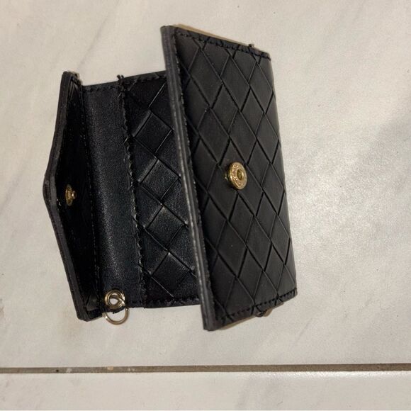Elegant Black Steven Madden Woven Wallet - Picture 3 of 5
